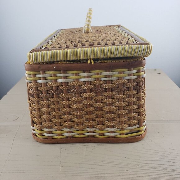 Vintage Sewing Basket & Contents - Picture 2 of 11